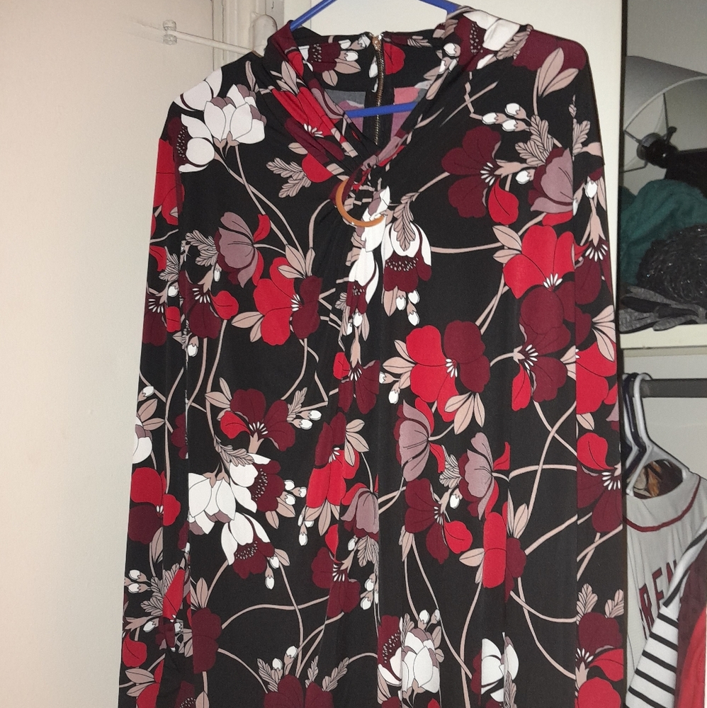 WOMANS PLUS SIZE 3X FLORAL DESIGN LONG SLEEVE BLOUSE GOLD COLORED CLASP @ NECK